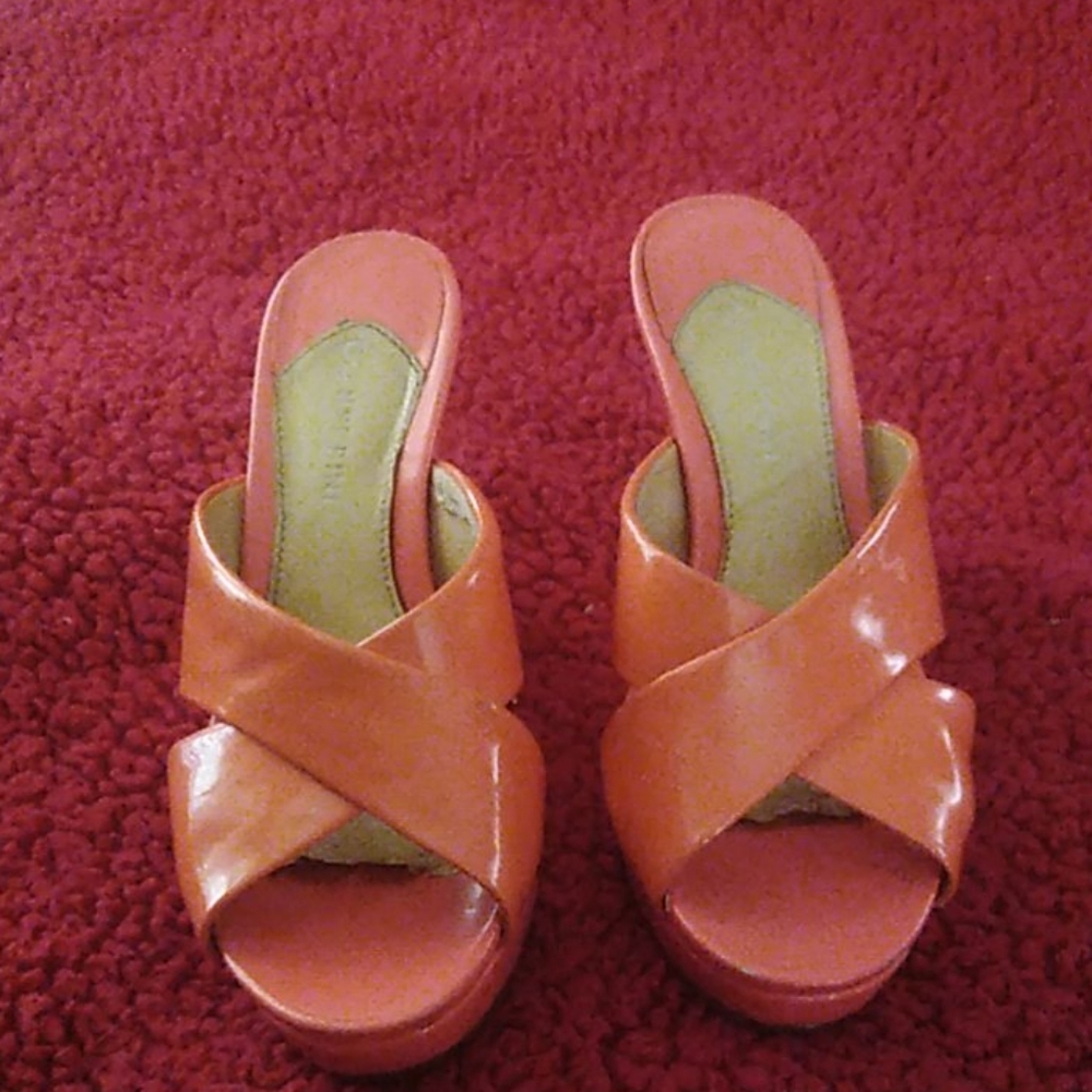 Coral two toned wedges